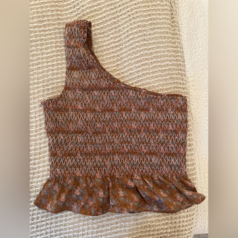 NWT One Shoulder Elastic Stretch Crop Top with Ruffle Bottom Paisley